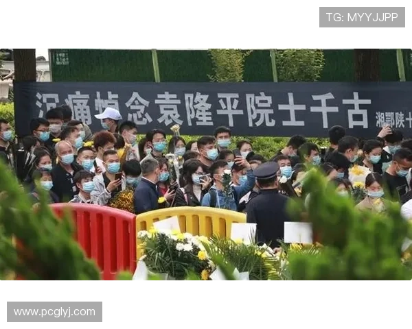 足球明星拎包时尚搭配大赏各种风格尽在其中的精彩瞬间 足球明星拎包时尚搭配大赏各种风格尽在其中的精彩瞬间