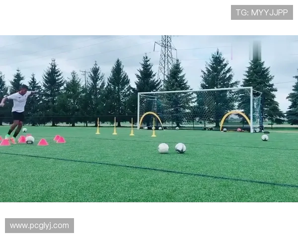 足球明星旅行包：畅享球场之外的精彩旅程与时尚风采